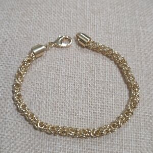 Elegant Gold Chain Bracelet